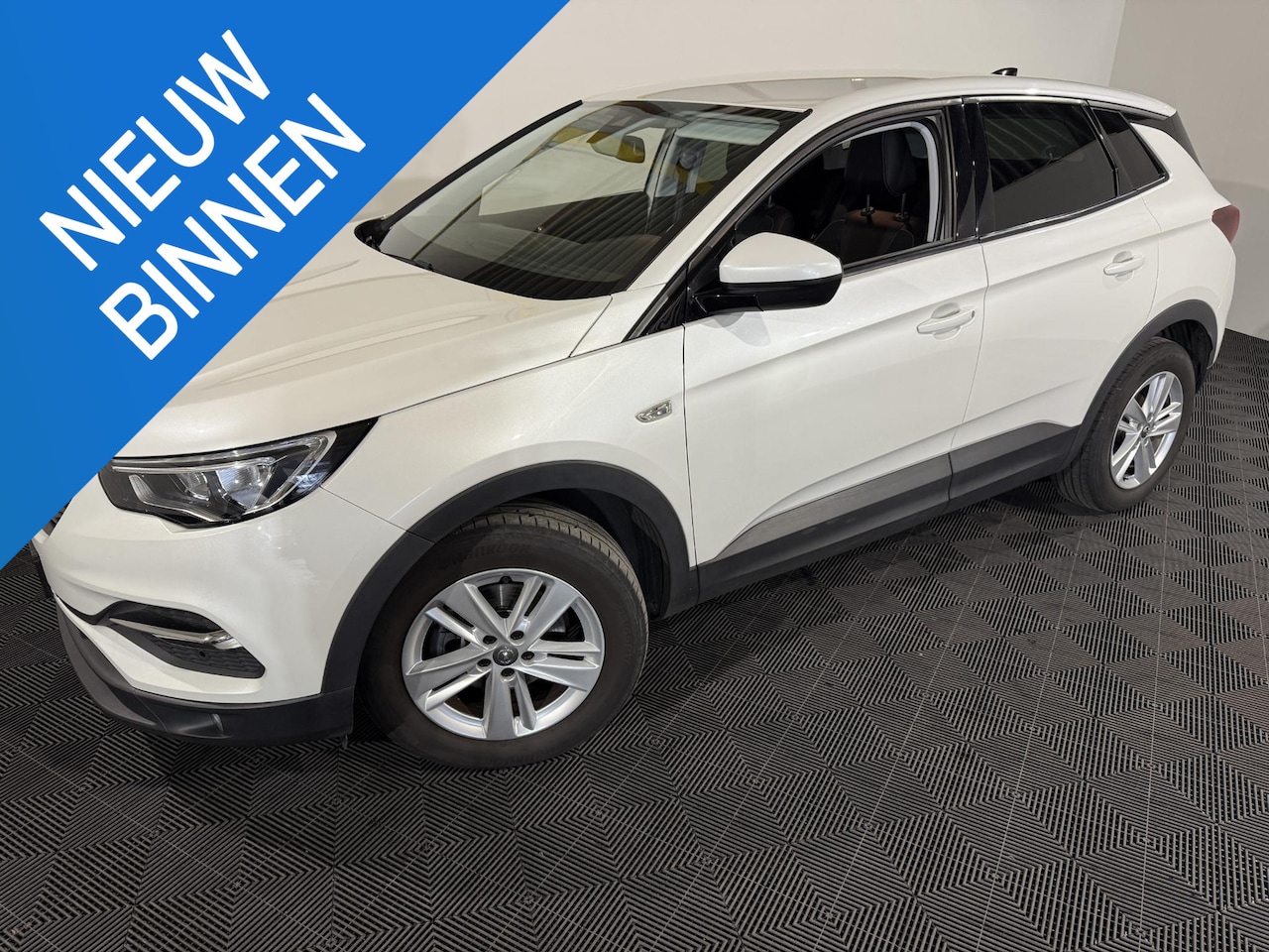 Opel Grandland X - 1.2 Turbo Online Edition 1.2 Turbo Online Edition - AutoWereld.nl