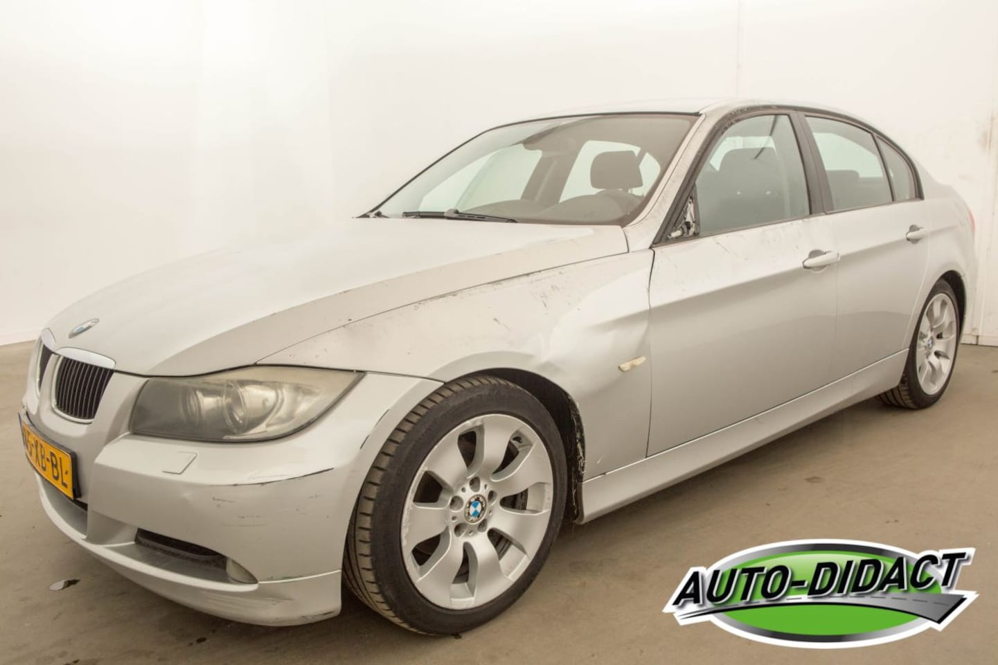 BMW 3-serie - 318i Navi High Executive - AutoWereld.nl