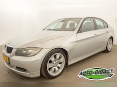 BMW 3-serie - 318i Navi High Executive