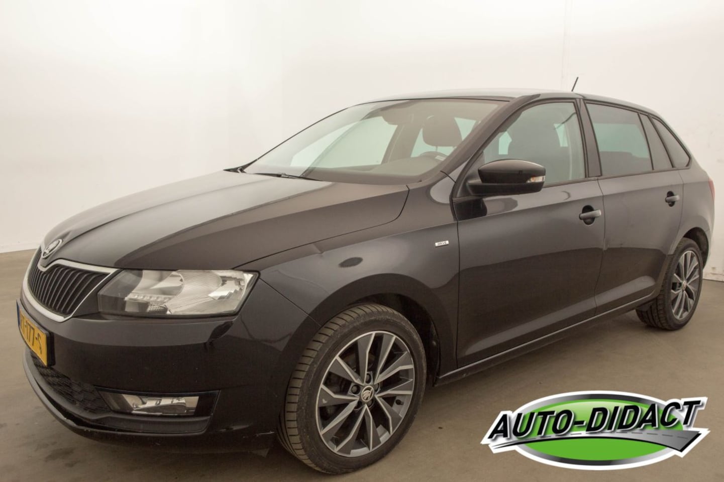 Skoda Rapid Spaceback - 1.0 TSI Automaat Greentech Drive Spaceback - AutoWereld.nl