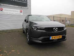 Mazda MX-30 - e-SkyActiv 145 36 kWh Staat in Hardenberg Mogelijk met € 2000, - subsidie in 2024