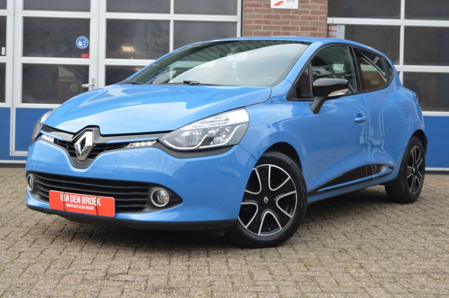 Renault Clio - 0.9 TCe Expression | NAVI - AIRCO - CRUISE - AutoWereld.nl