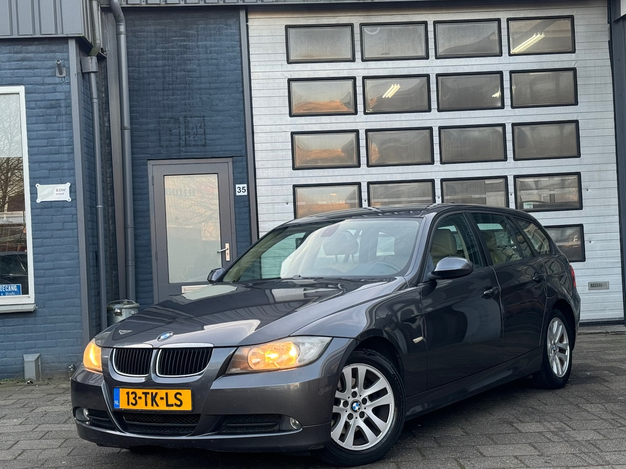 BMW 3-serie Touring - 318i Business Line | Clima | Navi | Automaat | Leer - AutoWereld.nl