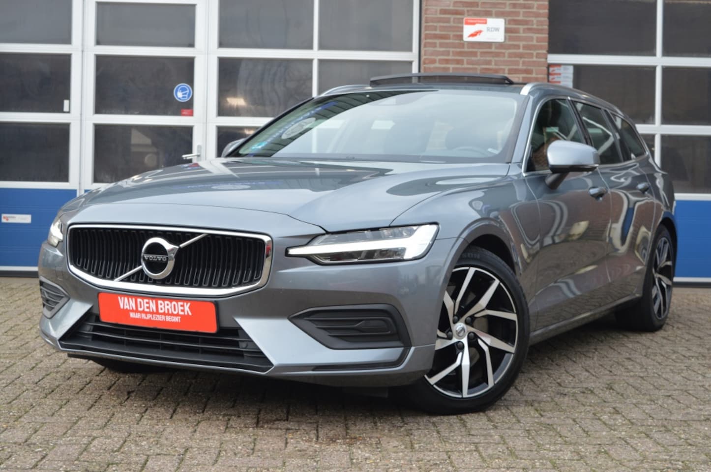 Volvo V60 - 2.0 T5 Momentum | AUT - PANODAK - NAVI - AutoWereld.nl