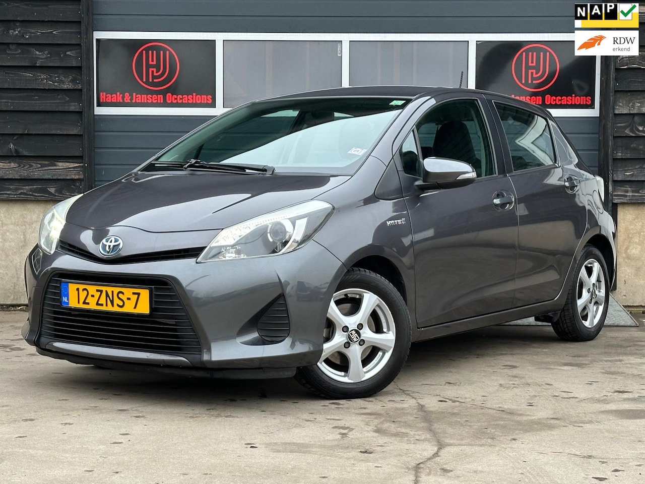 Toyota Yaris - 1.5 Full Hybrid Aspiration -Automaat -Navi - AutoWereld.nl