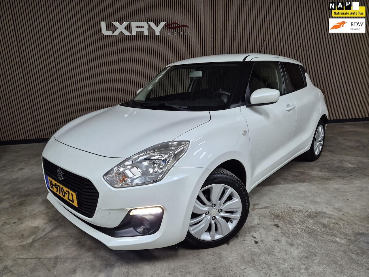 Suzuki Swift - 1.2 Select | Navi | Airco | Cruise | Camera | Stoelverwarming | - AutoWereld.nl