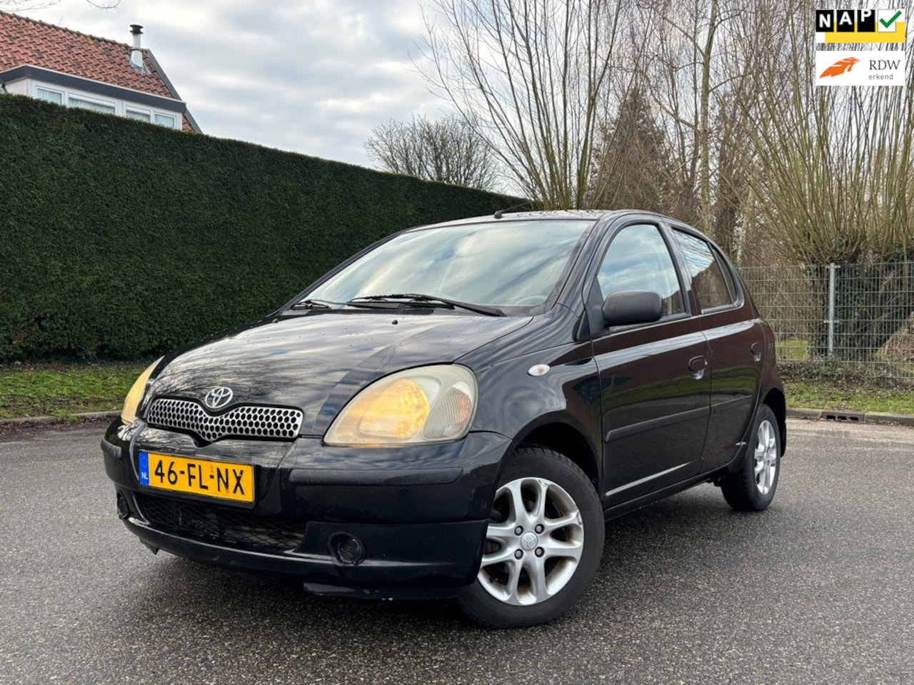 Toyota Yaris - 1.3-16V VVT-i Sol | Elek. ramen | Airco | Sportvelgen | Zwart | NAP - AutoWereld.nl