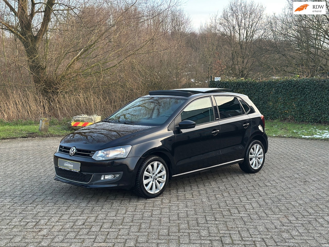 Volkswagen Polo - 1.2 High Line PANO I CARPLAY I STOELVERWARMING I NWE APK - AutoWereld.nl