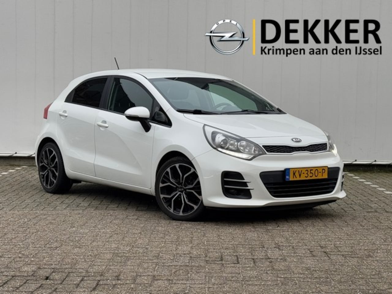 Kia Rio - 1.2 CVVT ExecutiveLine met Navi/Camera, Stoel/Stuurverwarming, Climate Controle, 17inch Al - AutoWereld.nl