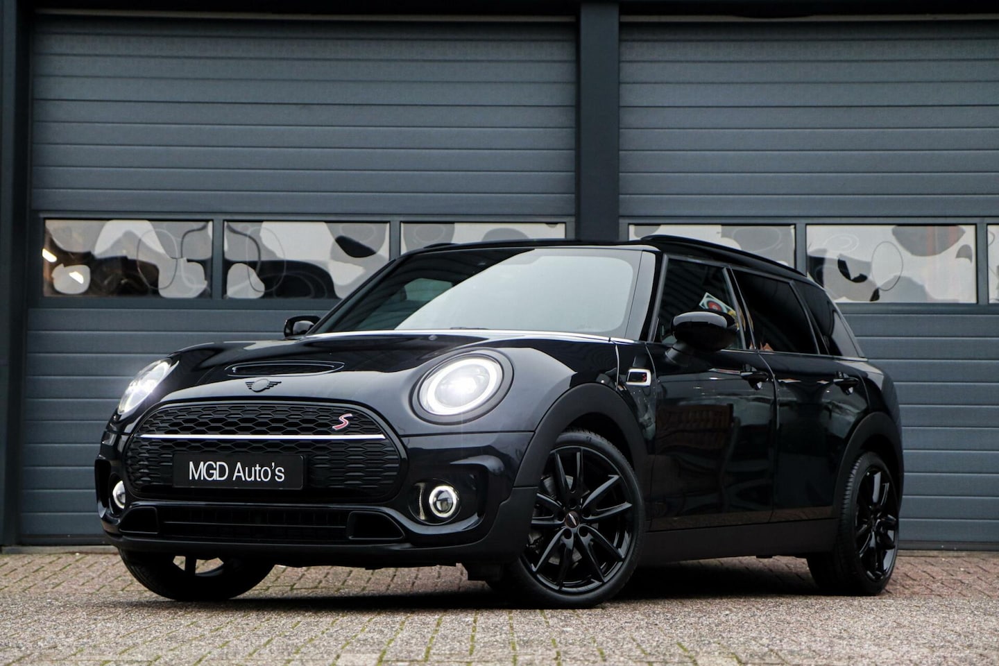 MINI Clubman - 2.0 Cooper S MINI Yours /LED/LEDER/CARPLAY/VIRTUAL/CAMERA/KEYLESS! - AutoWereld.nl