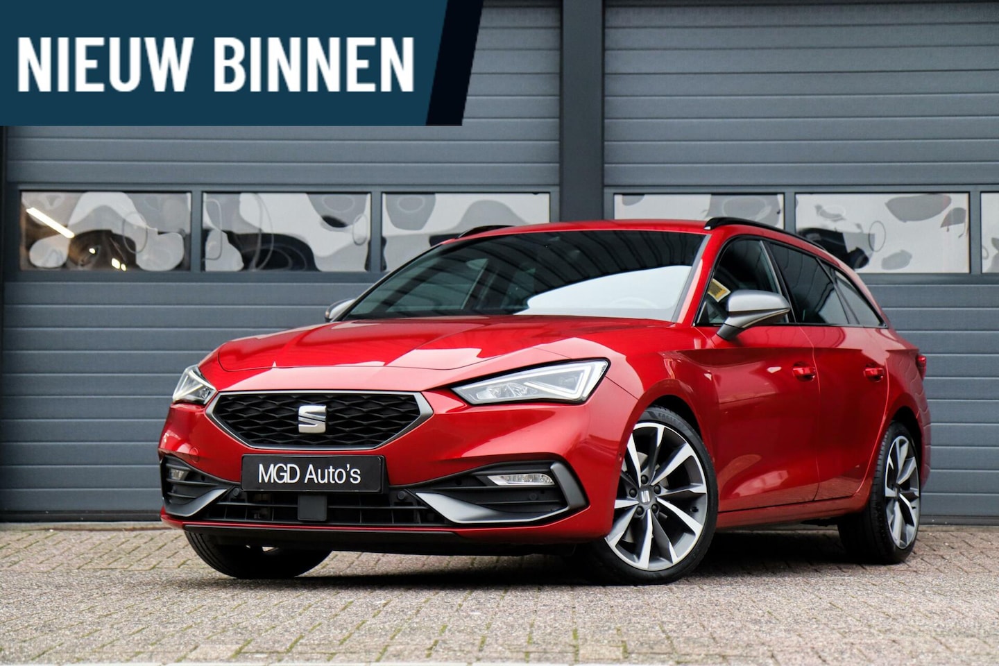 Seat Leon Sportstourer - 1.5 TSI FR /LED/KEYLESS/SFEERVERL./CARPLAY/ELEK. KLEP/CAMERA! - AutoWereld.nl