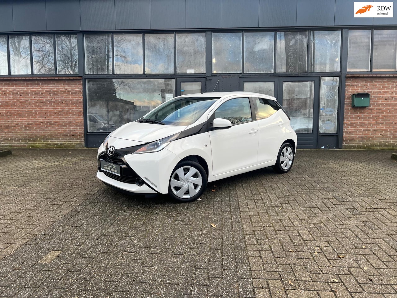 Toyota Aygo - 1.0 VVT-i x-play 1.0 VVT-i x-play, Airco, Grote scherm - AutoWereld.nl