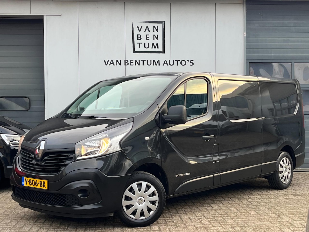 Renault Trafic - 1.6 dCi 120pk L2H1 Navi Airco Cruise 3-pers. - AutoWereld.nl