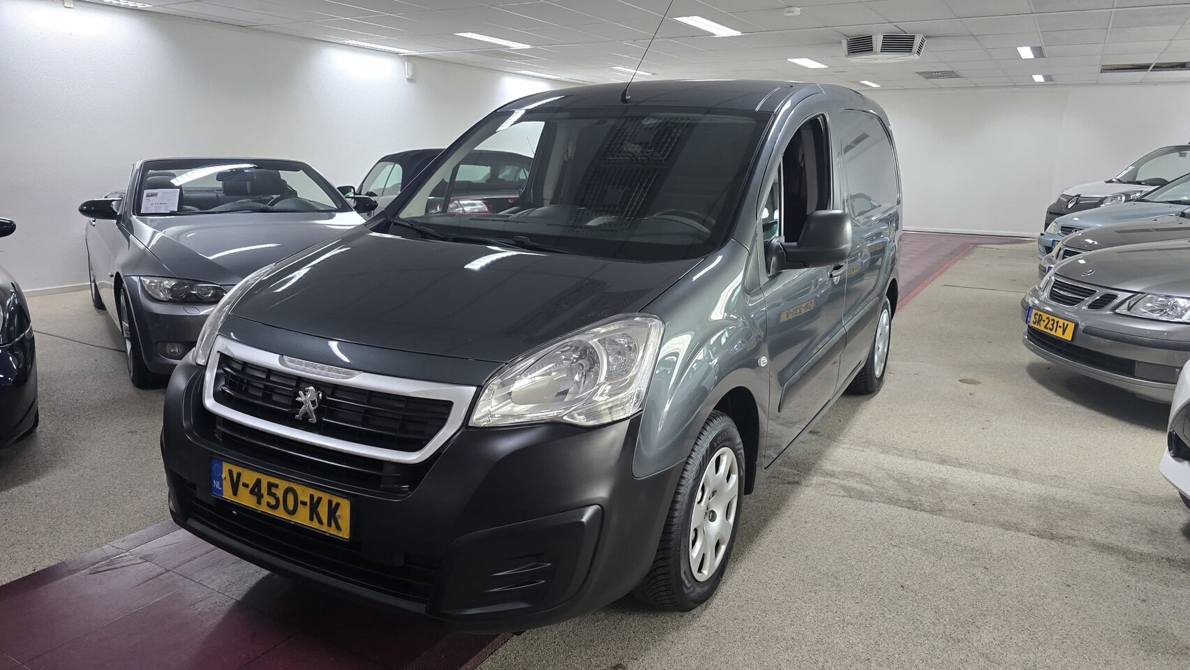 Peugeot Partner - 120 1.6 BlueHDi 100 L1 Premium Pack NWE APK 12-2025 - AutoWereld.nl