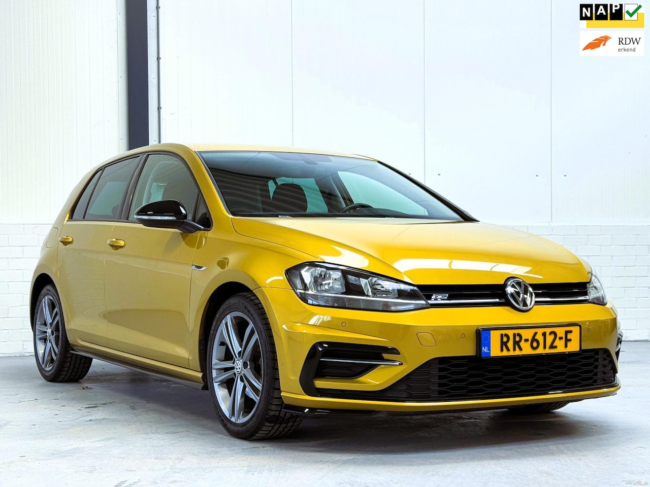 Volkswagen Golf - 1.0 TSI Highline Business R Virtual - AutoWereld.nl