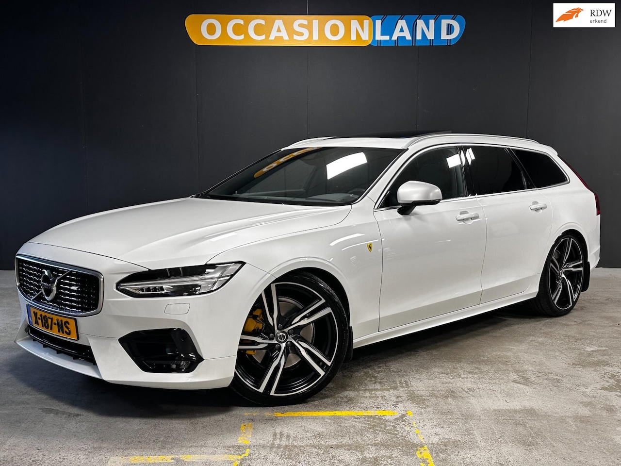 Volvo V90 - 2.0 T5 R-Design |PANO|HK|TREKH|LANE ASS|CARPLAY! - AutoWereld.nl