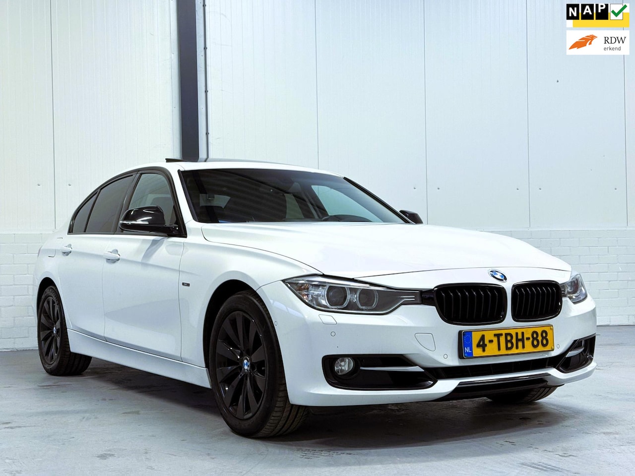 BMW 3-serie - 320i High Executive Schuidfdak|Camera|Leer|Org NL - AutoWereld.nl