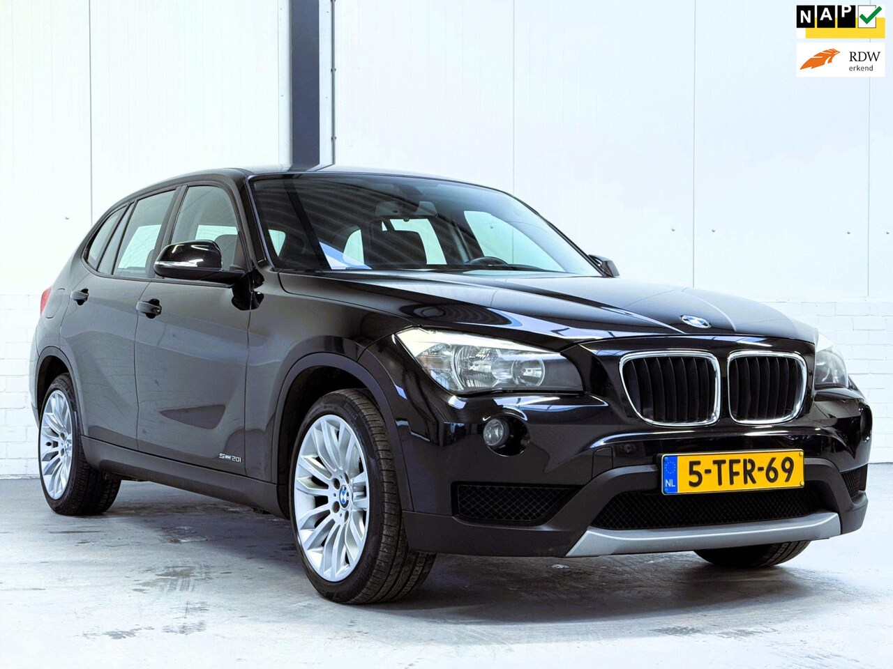 BMW X1 - SDrive20i Business Navi|trekhaak - AutoWereld.nl