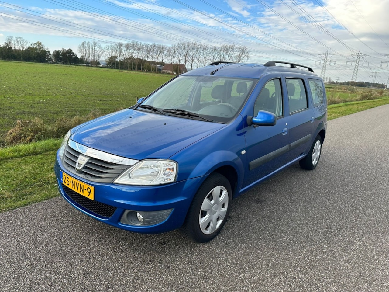 Dacia Logan MCV - 1.6-16V Lauréate AIRCO / ONDERHOUDSBOEKJE / NAP ! - AutoWereld.nl