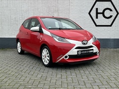 Toyota Aygo - 1.0 VVT-i x-play 5-Deurs Airco Navi Bluetooth