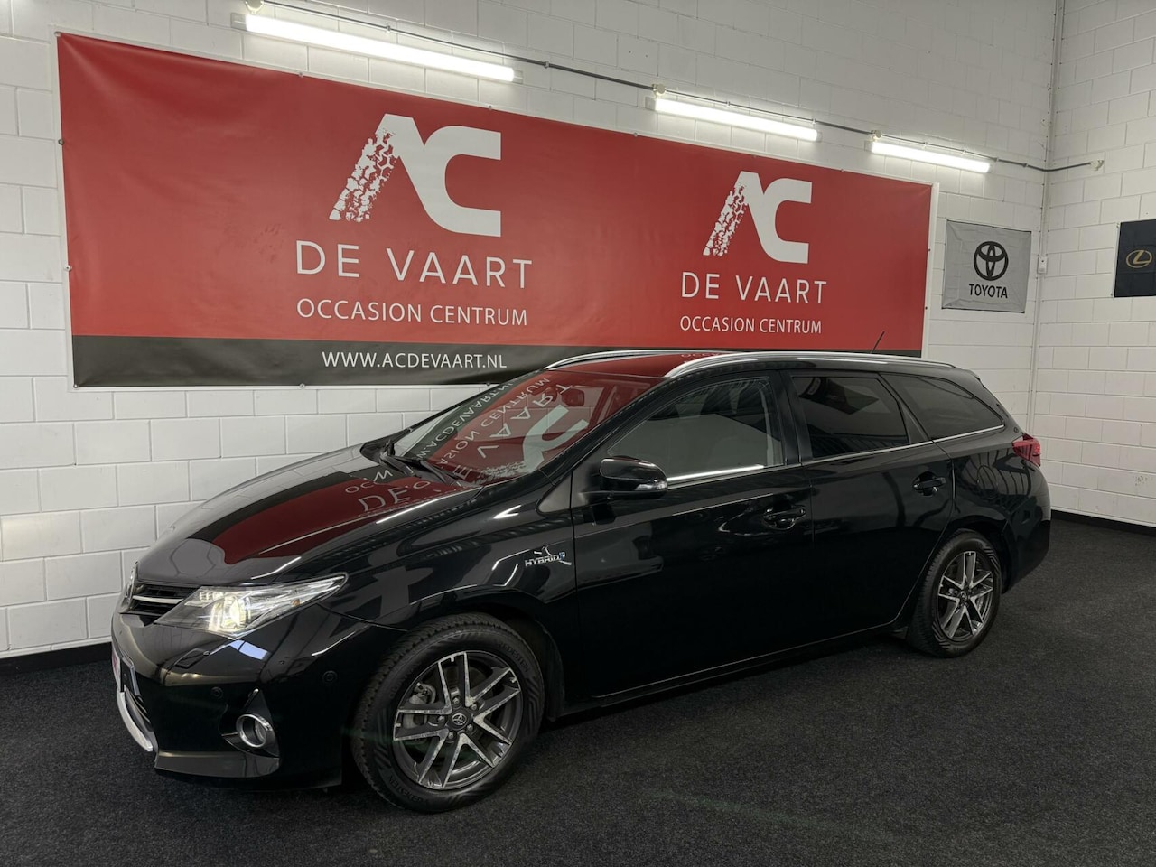 Toyota Auris - 1.8 Hybrid Lease+ - NAVI/PANODAK/CAMERA/NAP - AutoWereld.nl