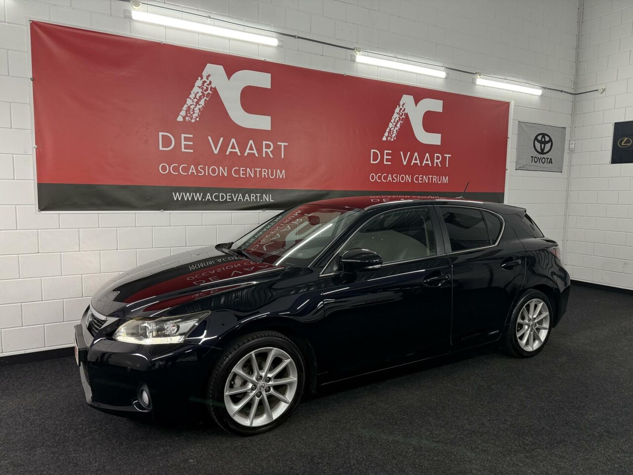 Lexus CT 200h - Business Line Pro - NAVI/LEER/CAMERA/NAP - AutoWereld.nl