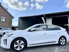 Hyundai IONIQ - Comfort EV 120pk aut + f1 flippers - nap - 2x laadkabels - navi - camera - front + line as