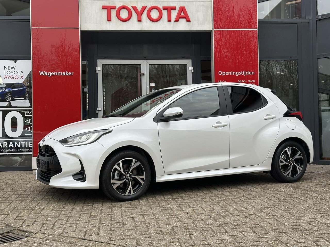 Toyota Yaris - 1.5 HYBRID DYNAMIC APPLE/ANDROID 16"LMV LED-PAKKET NAVI AD-CRUISE CAMERA - AutoWereld.nl