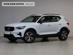 Volvo XC40 - 2.0 B4 Plus Dark / Trekhaak / Elek. stoelen / Stuur+stoel verwarming / Harman Kardon / Ele