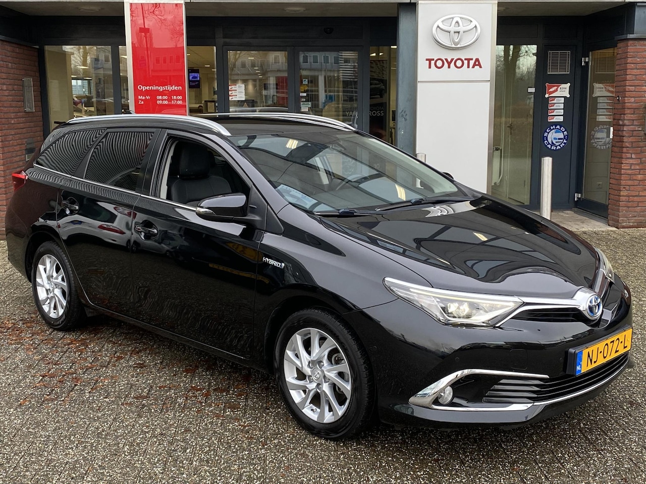 Toyota Auris Touring Sports - 1.8 HYBRID BUSINESS PRO NAVI PANODAK P-SENSOREN HALF-LEDER STOELVERWARMING KEYLESS NL-AUTO - AutoWereld.nl