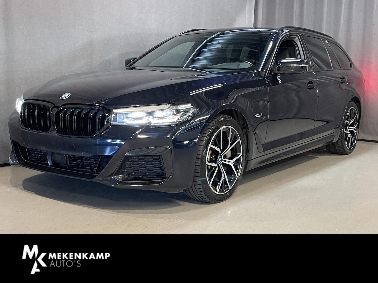 BMW 5-serie Touring - 530e High Executive M Sport 19"/Stoel + stuurverwarming/Adaptieve cruise/LED/Camera/Apple - AutoWereld.nl