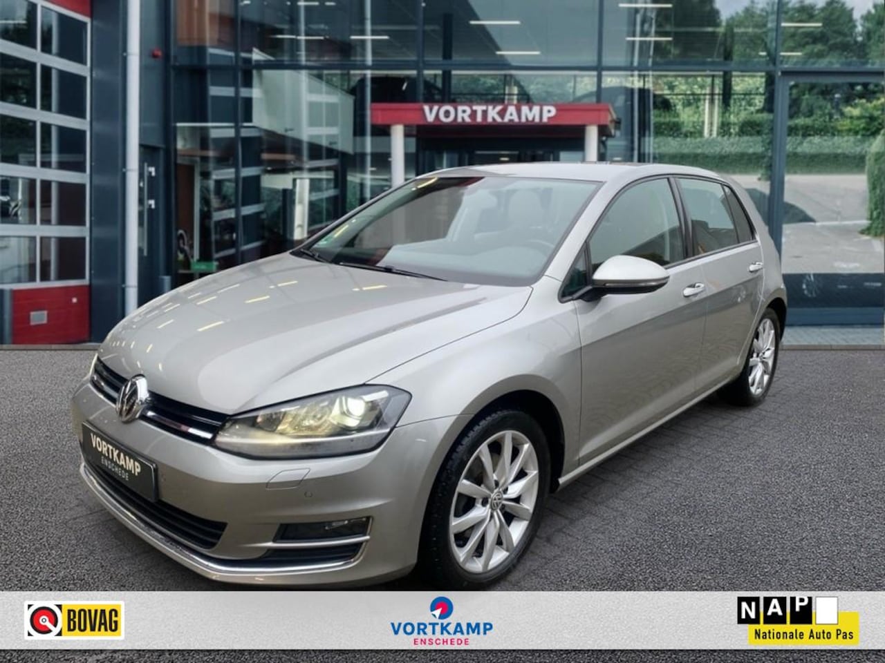 Volkswagen Golf - 1.4 TSI DSG CAMERA/TREKHAAK/NAVI/CRUISE/PDC/STOELVERW - AutoWereld.nl