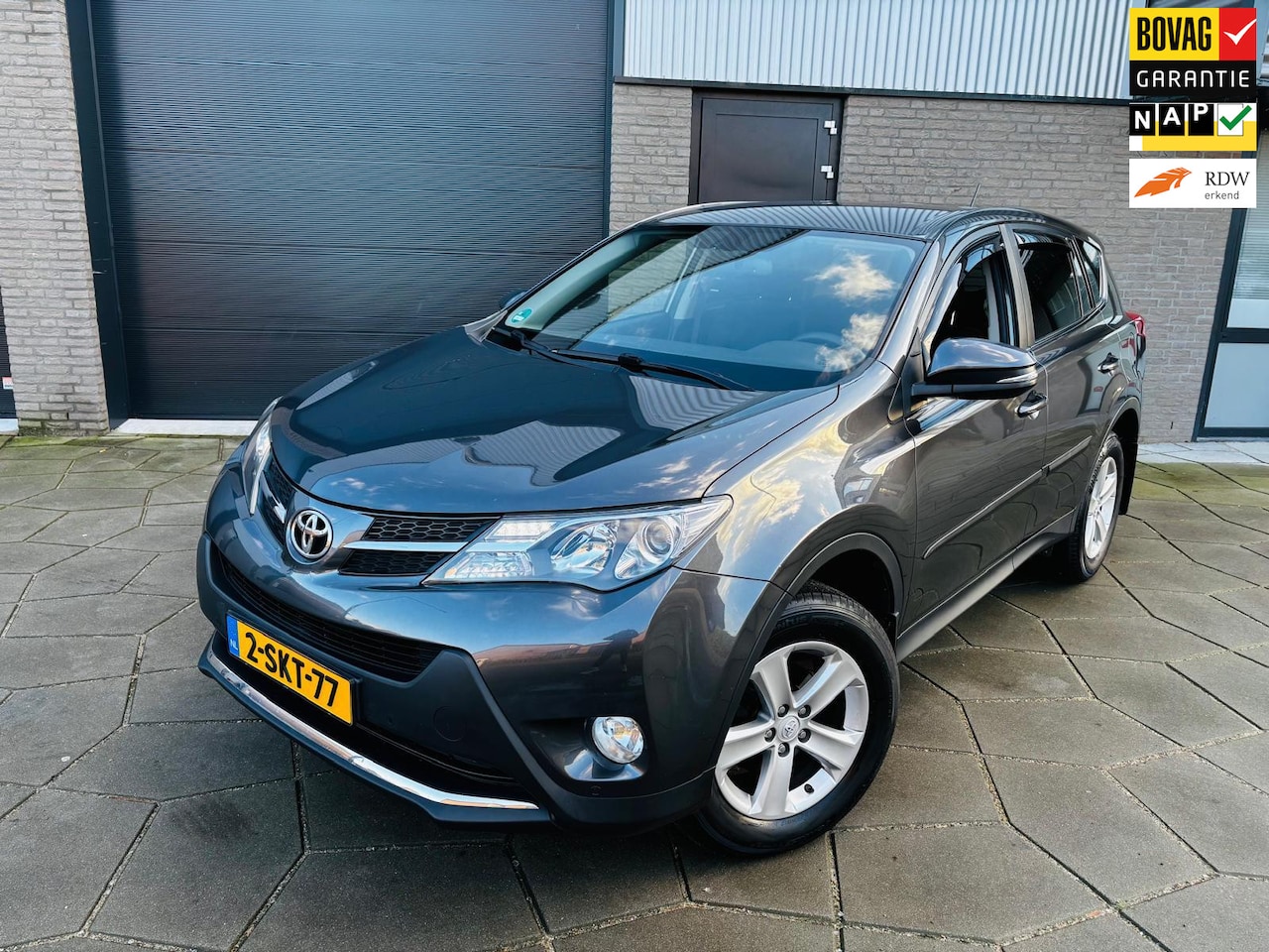 Toyota RAV4 - 2.0 Dynamic 4WD |4X4 |AUTOMAAT|Airco| grote wielen| TREKHAAK| - AutoWereld.nl