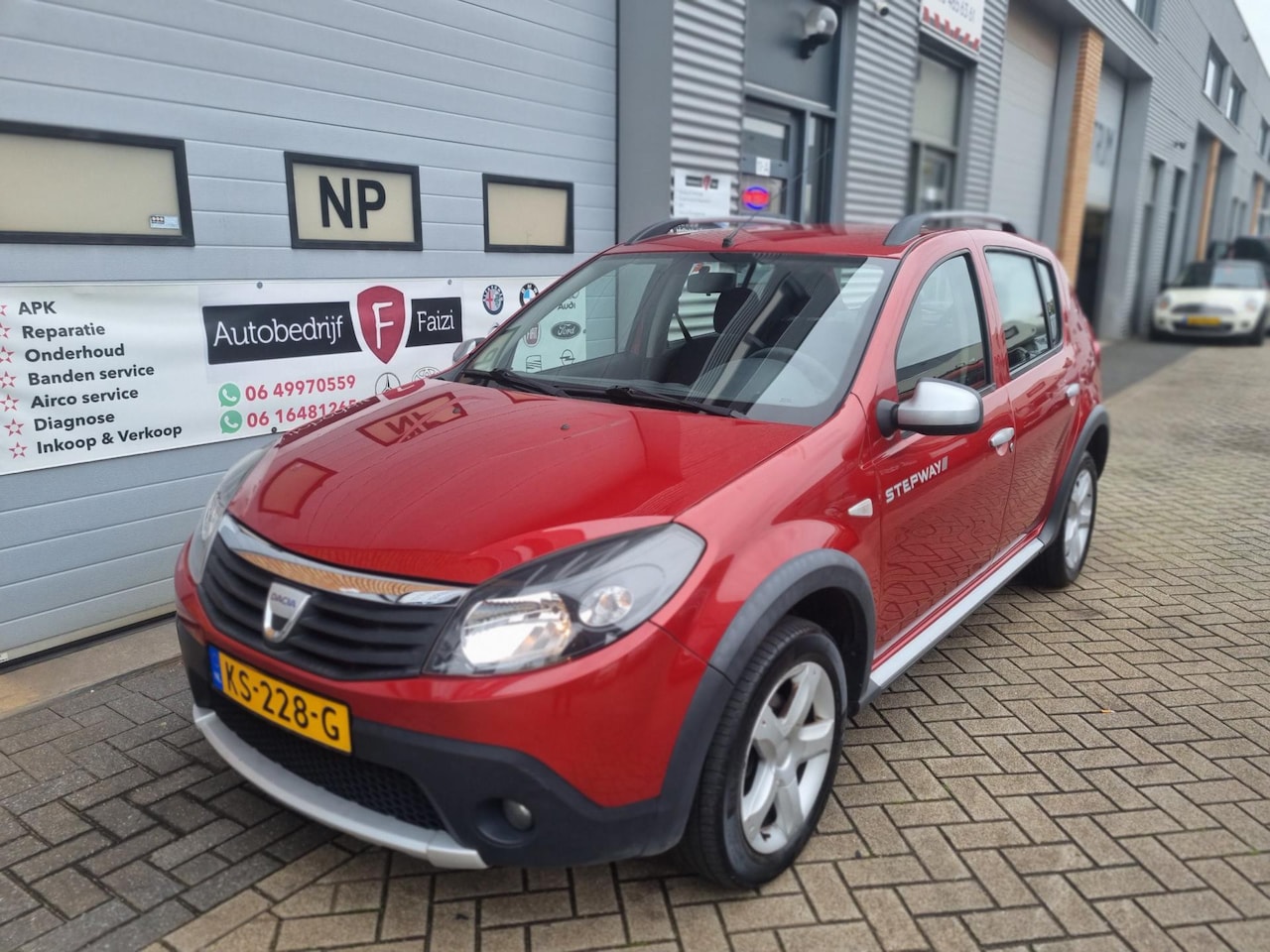 Dacia Sandero Stepway - 1.6 Stepway,AIRCO,APK 11-2025! - AutoWereld.nl