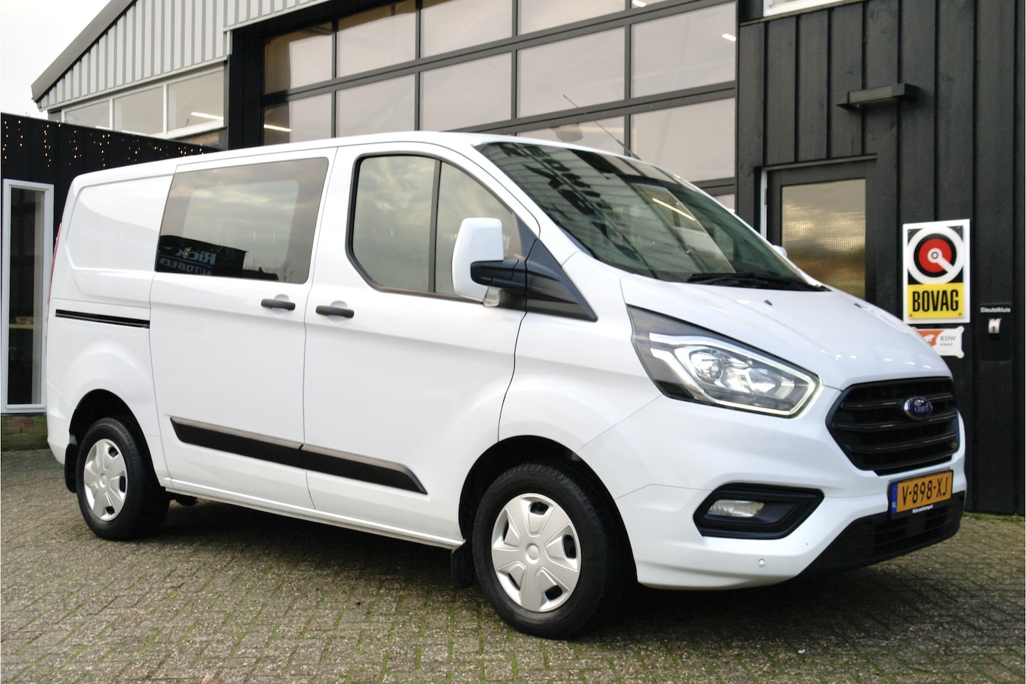 Ford Transit Custom - 300 2.0 TDCI L1H1 Dubbel Cabine | 6-Persoons | Airco | Cruise | Trekhaak - AutoWereld.nl