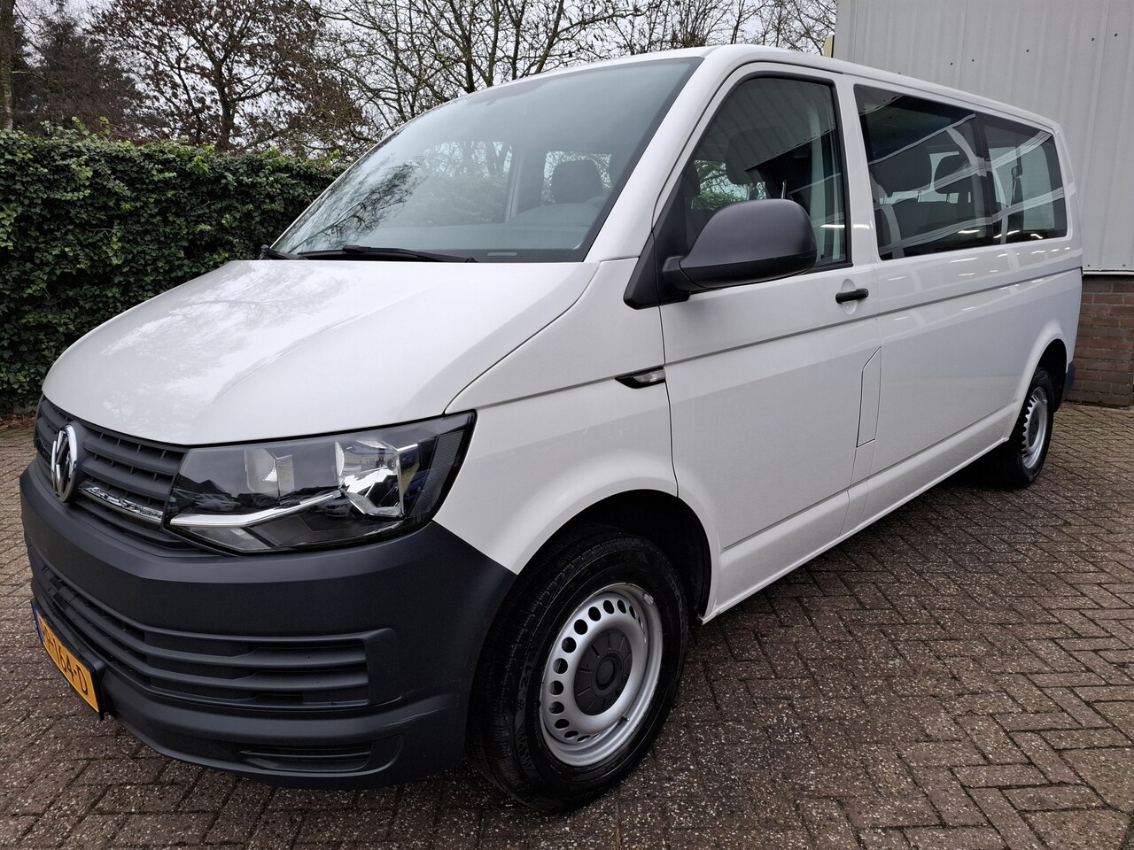 Volkswagen Transporter Kombi - 2.0 TSI L2H1 14995.- INCL BTW 9-PERSOONS AARDGAS BENZINE 150PK - AutoWereld.nl