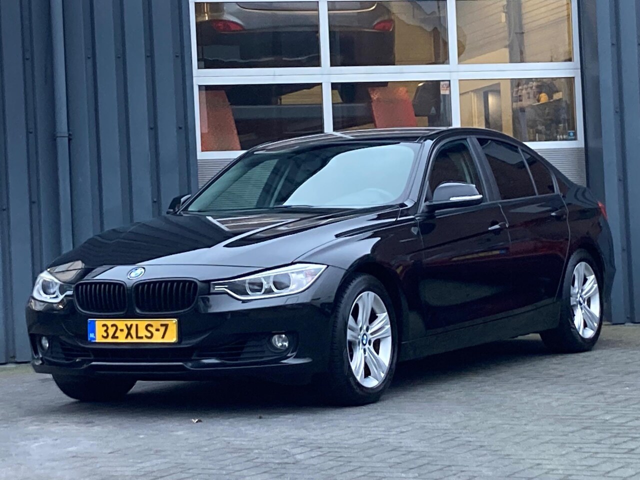 BMW 3-serie - 320i High Executive Automaat Airco cruise Pdc - AutoWereld.nl