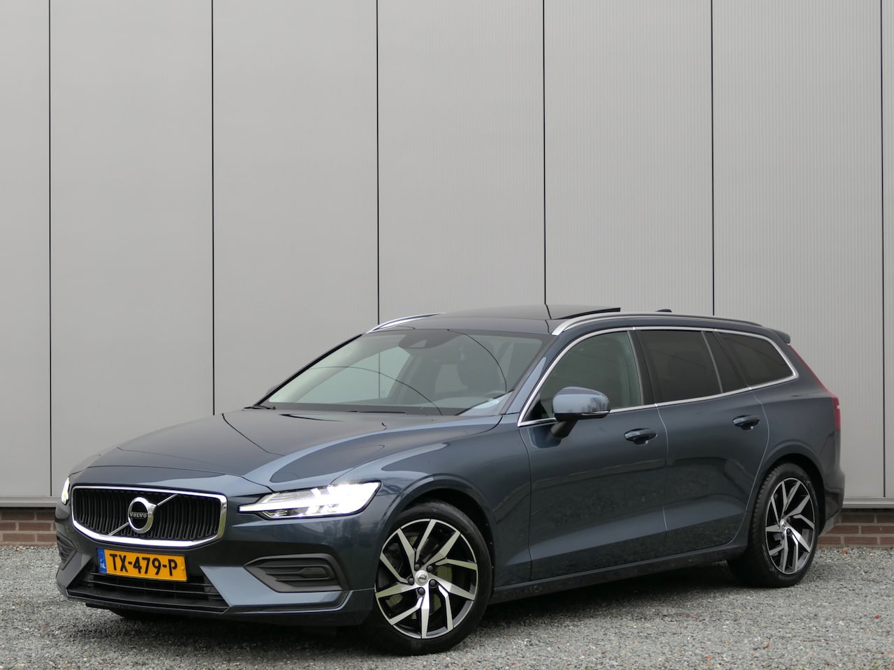 Volvo V60 - T5 Momentum 12mnd garantie / Panoramadak / Navi / Apple carplay & Android auto - AutoWereld.nl