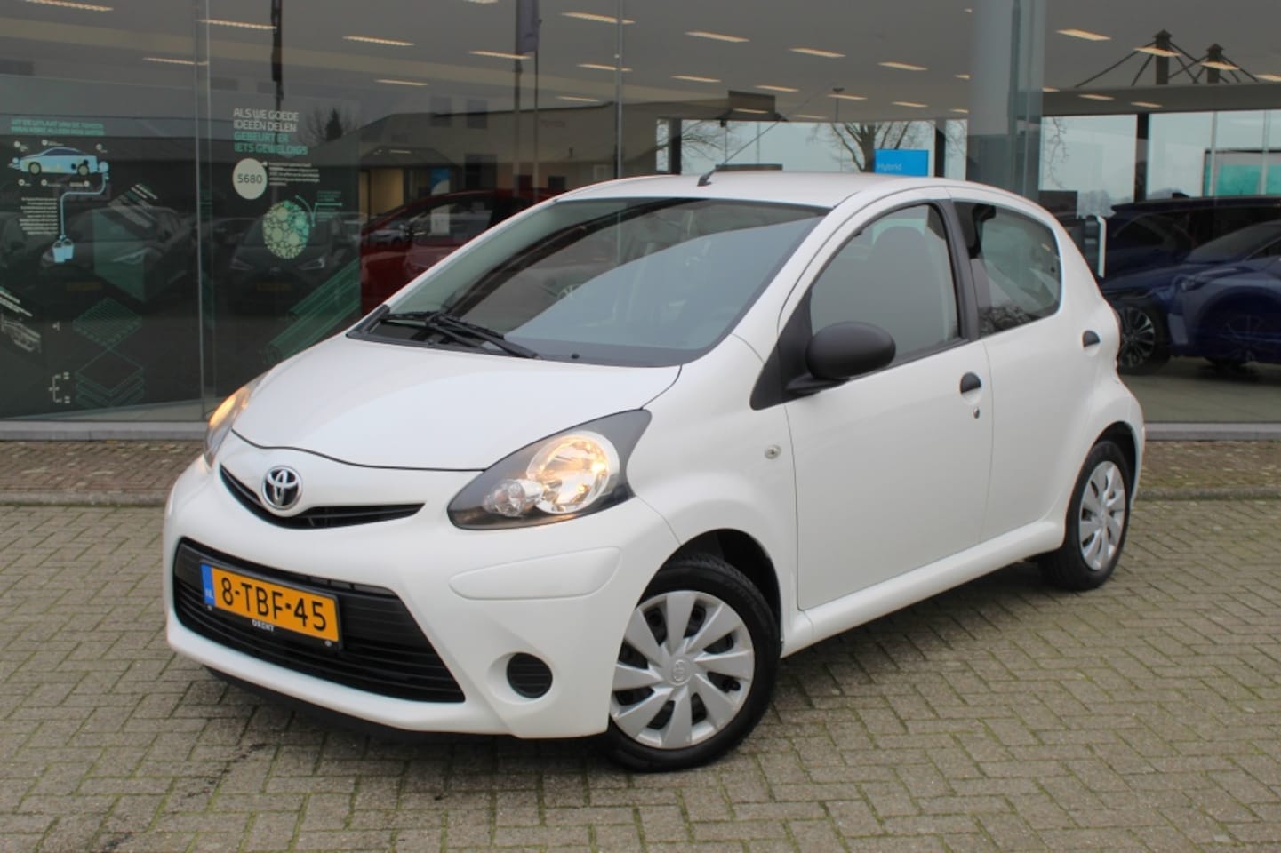 Toyota Aygo - 1.0 VVT-i Now | Airco | Radio | Sleutel met Afstandsbediening - AutoWereld.nl