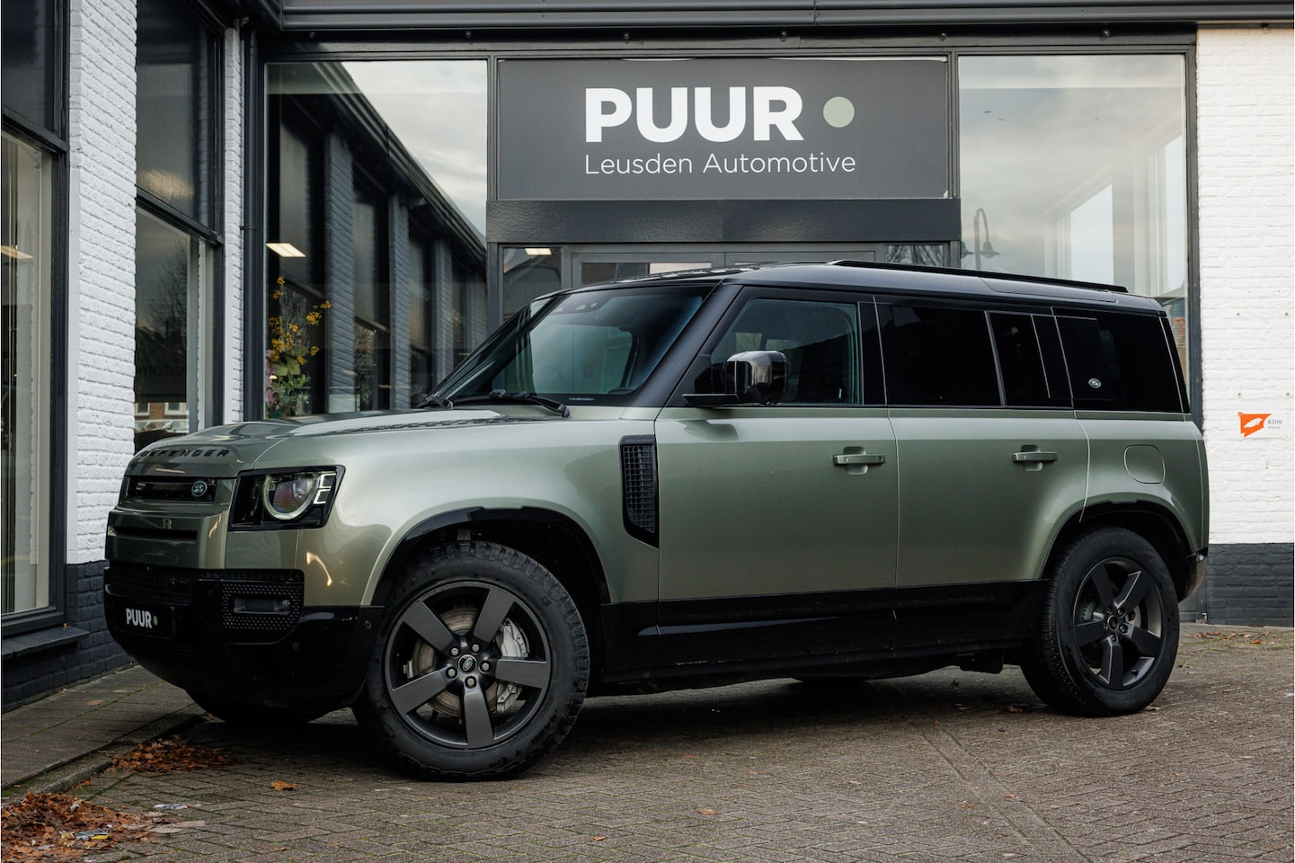 Land Rover Defender 110 - P400e 110 X-Dynamic SE Pano - 360 Camera - Trekhaak - AutoWereld.nl