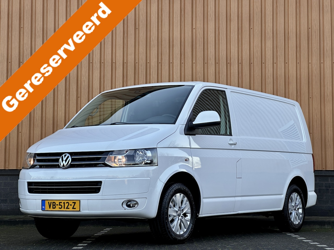 Volkswagen Transporter - 2.0 TDI L1H2 | Cruise Control | Parkeersensoren Achter | Airconditioning | Centrale Deurve - AutoWereld.nl