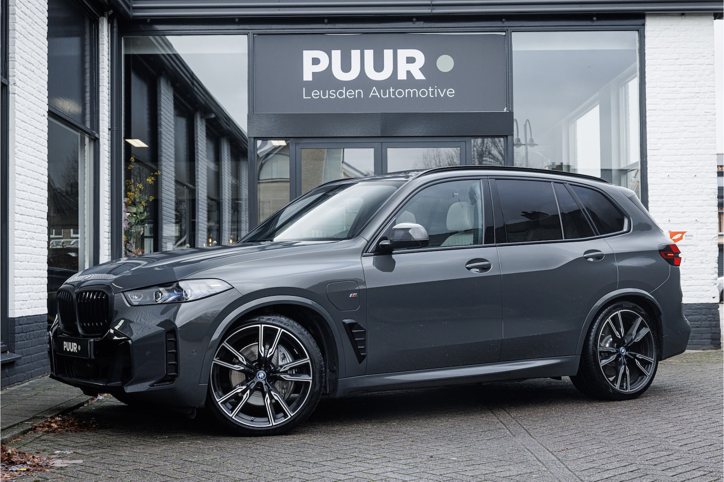 BMW X5 - xDrive50e M-sport Pro Dravitgrau - Pano - Trekhaak - AutoWereld.nl