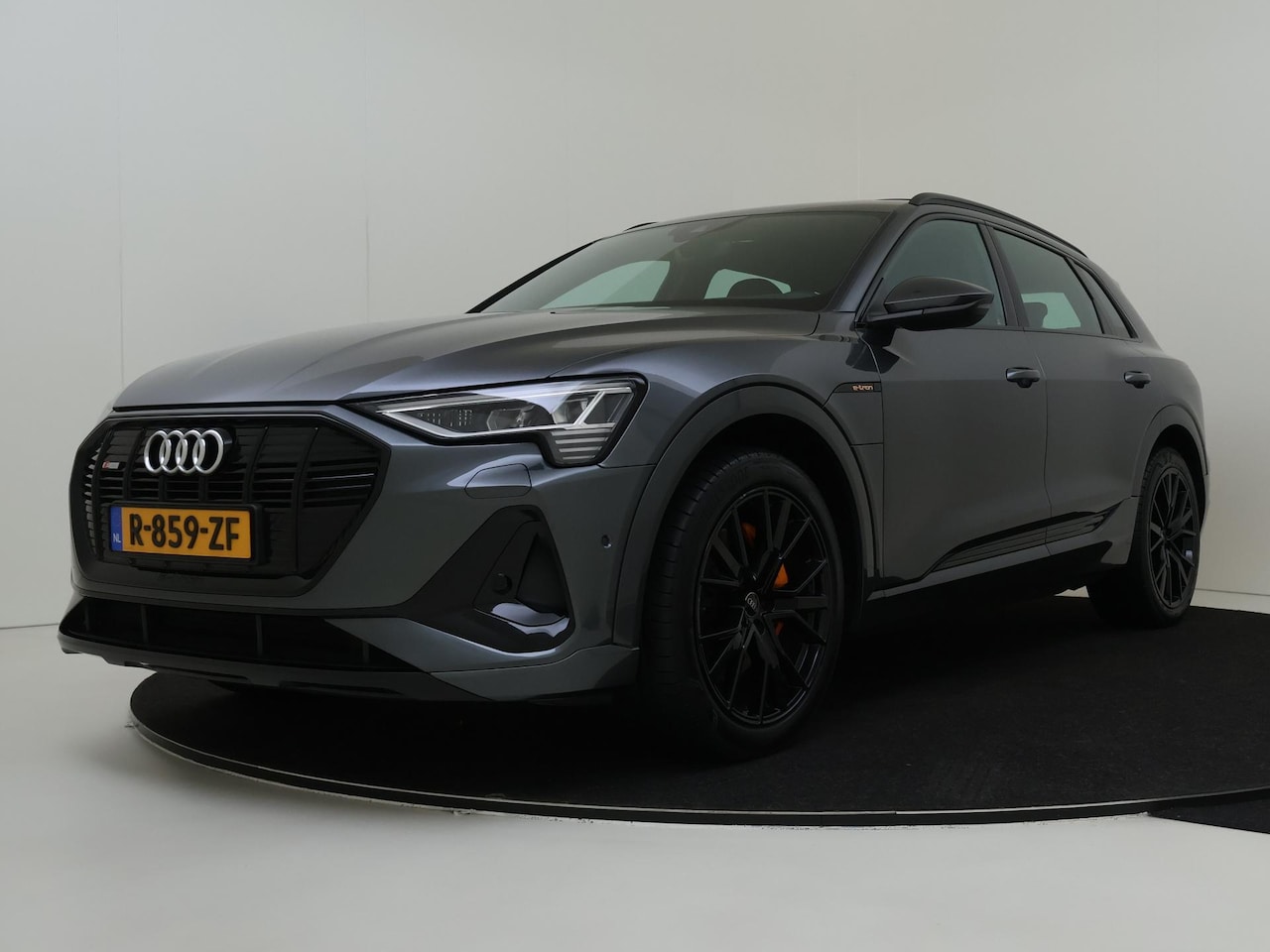 Audi e-tron - 55 quattro S edition 95 kWh | Luchtvering | Panoramadak | Trekhaak | Bang & Olufsen | Luxe - AutoWereld.nl