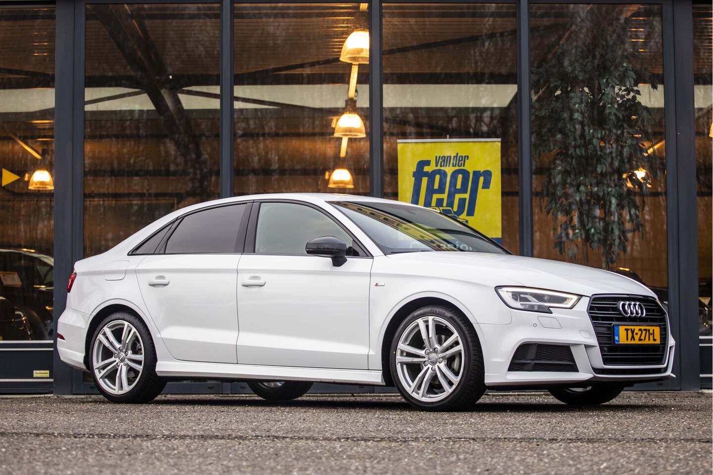 Audi A3 Limousine - 30 TFSI Sport S Line Edition 30 TFSI Sport S Line Edition - AutoWereld.nl