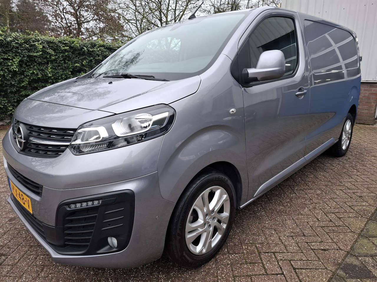 Opel Vivaro - 2.0 CDTI L2H1 Edition AIRCO/CRUISE/NAVI/PDC/LED/3-ZITS 150PK - AutoWereld.nl