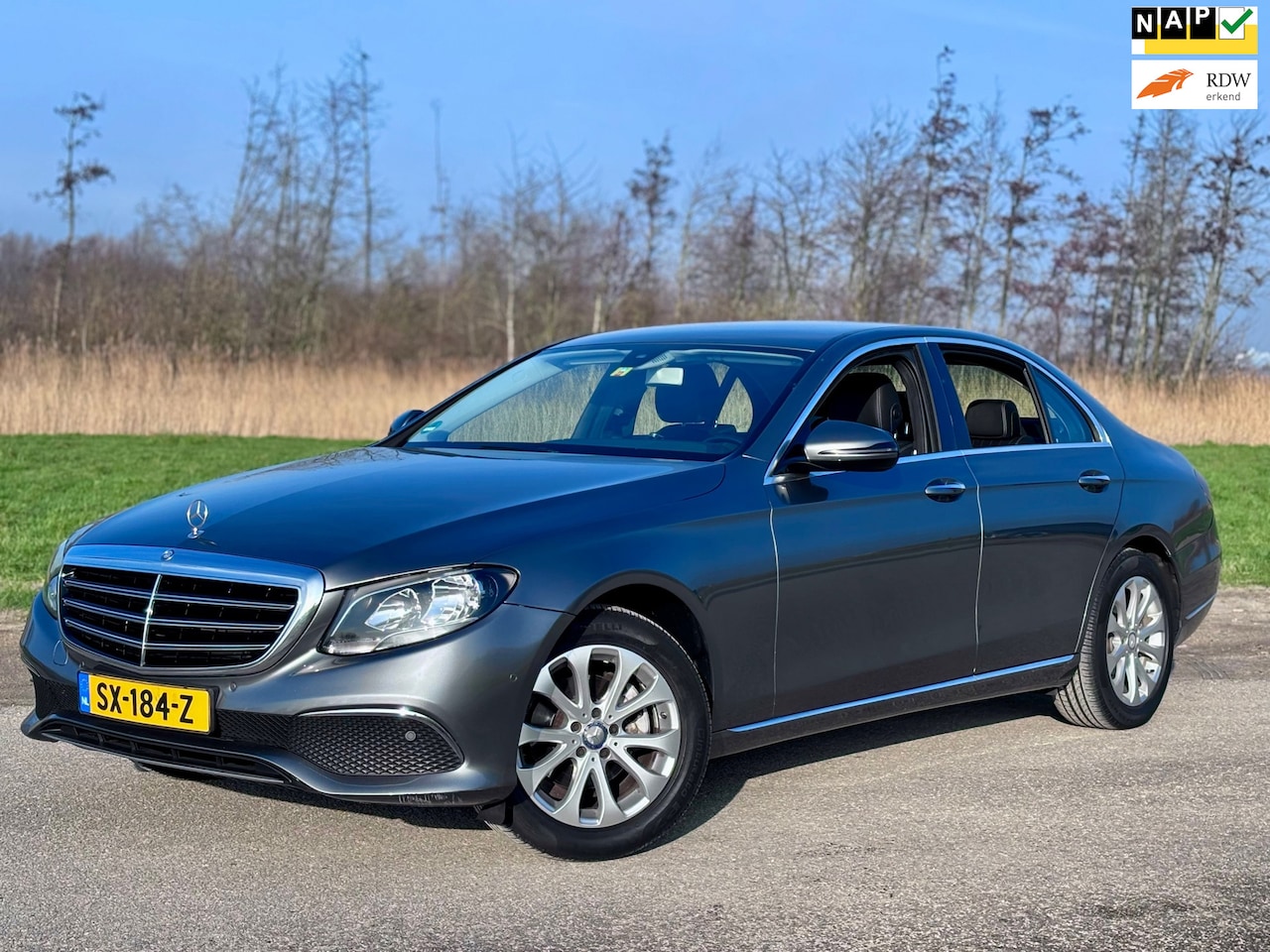 Mercedes-Benz E-klasse - 200 Prestige Plus Aut/Sfeerverlicht/Trekhaak/Navi/ - AutoWereld.nl