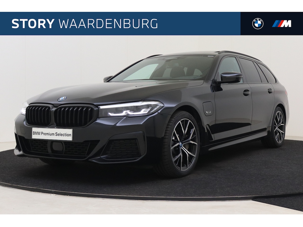 BMW 5-serie Touring - 530e xDrive High Executive M Sport Automaat / Panoramadak / Sportstoelen / Stoelverwarming - AutoWereld.nl