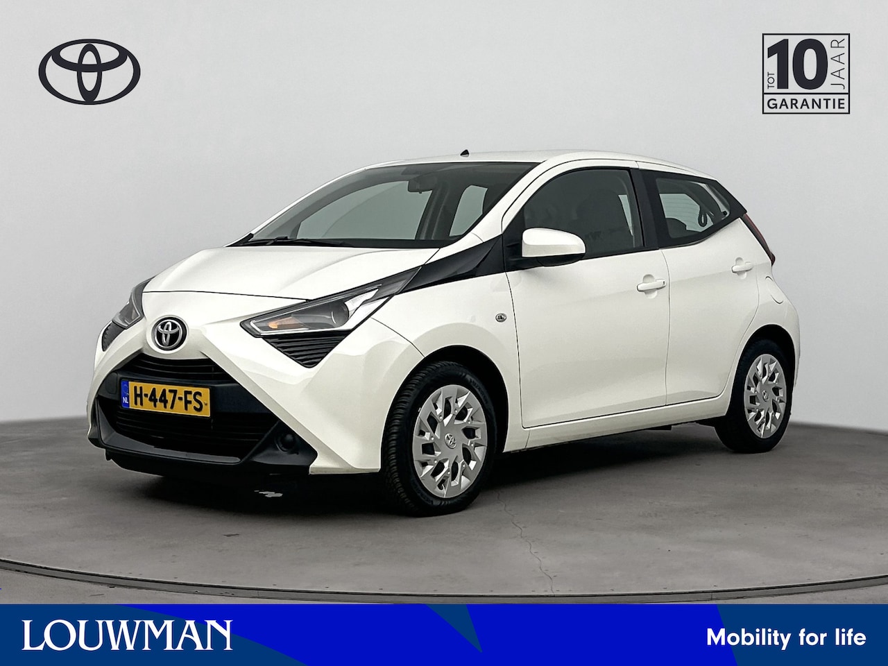 Toyota Aygo - 1.0 VVT-i x-play | Airco | Trekhaak (Fietsendragerbeugel) | Cruise Control | Apple Carplay - AutoWereld.nl