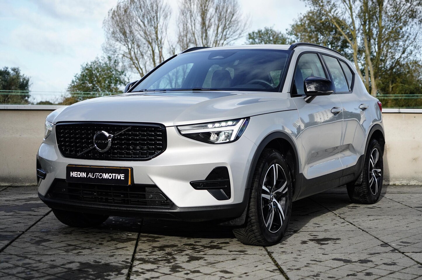 Volvo XC40 - 2.0 B4 Plus Dark Adaptieve Cruise Control | Semi Elek Trekhaak | Parkeercamera Achter | Ve - AutoWereld.nl