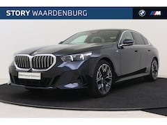 BMW 5-serie - 520i High Executive M Sport Automaat / Panoramadak / Trekhaak / Adaptieve LED / Parking As